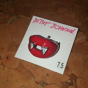 BETSEY JOHNSON - GLAMPIRE VAMPIRE RING (NWT)
